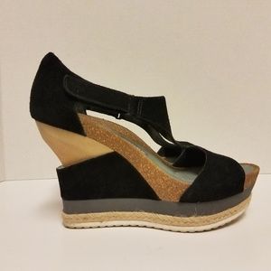 Tsubo Isara Wedge Black Suede Women's 8